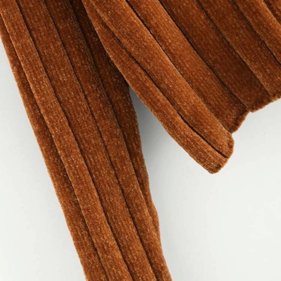 High Neck Raw Hem Crop Sweater - Picture 3 of 4